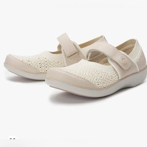 Alegria Women's TRAQ Qutie Crochet TRA-QUT-5103 Cream Size 11.5-12 Shoes NEW